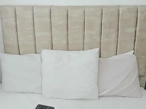 AprilStone1 online show from December 5, 2025, 12:47 pm