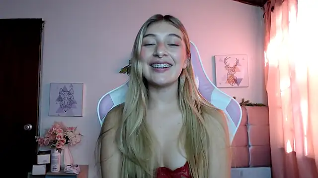SophiaaLee online show from March 19, 2026, 8:57 pm