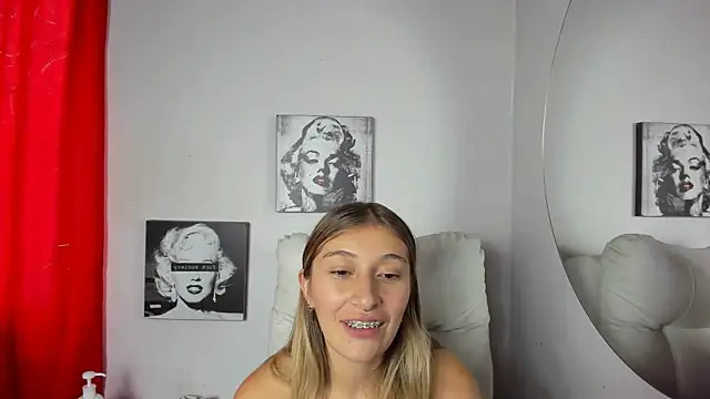 SophiaaLee online show from July 23, 2026, 1:58 am