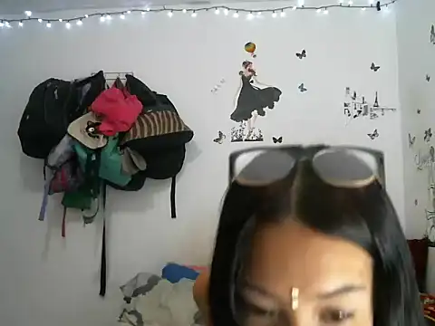 Snapshot of Thalia_220 chatting on November 22, 2025, 10:31 pm Thalia 220 online show from November 22, 2025, 10:31 pm