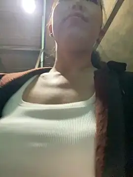 Snapshot of Huong-Ly chatting on October 15, 2025, 8:03 am Huong-Ly online show from October 15, 2025, 8:03 am