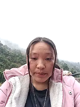 Snapshot of MuiNay chatting on February 4, 2026, 12:27 am MuiNay online show from February 4, 2026, 12:27 am