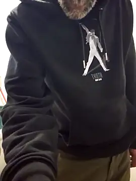 Snapshot of Stingles chatting on October 24, 2025, 3:19 pm Stingles online show from October 24, 2025, 3:19 pm