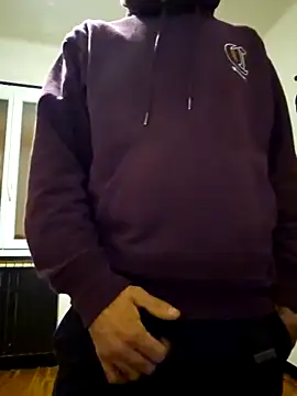 Snapshot of Stingles chatting on December 17, 2025, 8:15 pm Stingles online show from December 17, 2025, 8:15 pm