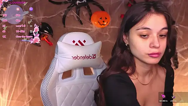 Snapshot of Leila_Hefner chatting on October 21, 2025, 2:45 am Leila Hefner online show from October 21, 2025, 2:45 am