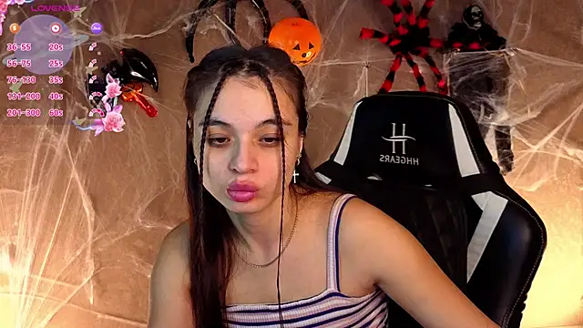 Snapshot of Leila_Hefner chatting on November 4, 2025, 2:43 am Leila Hefner online show from November 4, 2025, 2:43 am