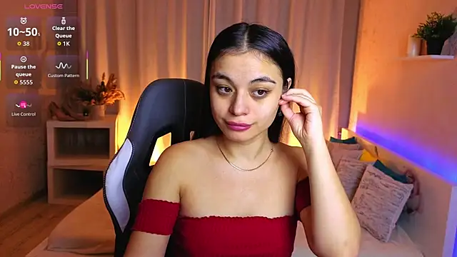 Snapshot of Leila_Hefner chatting on December 2, 2025, 2:50 am Leila Hefner online show from December 2, 2025, 2:50 am