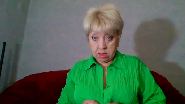 DianaQDream online show from May 15, 2026, 5:58 am