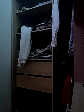 Snapshot of LesAmantsAE2 chatting on January 7, 2026, 7:33 am LesAmantsAE2 online show from January 7, 2026, 7:33 am