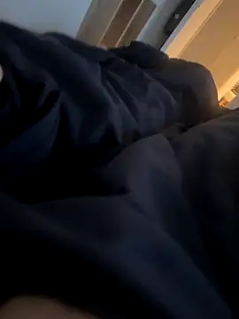 Snapshot of LesAmantsAE2 chatting on January 8, 2026, 7:32 am LesAmantsAE2 online show from January 8, 2026, 7:32 am