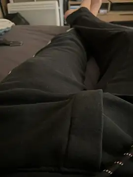 Snapshot of LesAmantsAE2 chatting on March 4, 2026, 9:26 am LesAmantsAE2 online show from March 4, 2026, 9:26 am