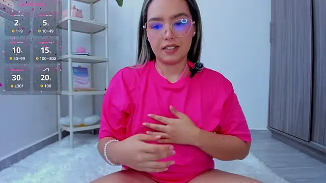 Alana Banana  online show from September 25, 2025, 4:11 pm