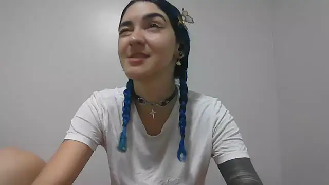 Snapshot of peetitefairy chatting on February 21, 2026, 10:33 pm peetitefairy online show from February 21, 2026, 10:33 pm