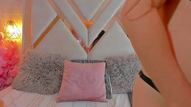 Snapshot of anni_honeyriveras chatting on April 5, 2026, 9:01 pm anni honeyriveras online show from April 5, 2026, 9:01 pm