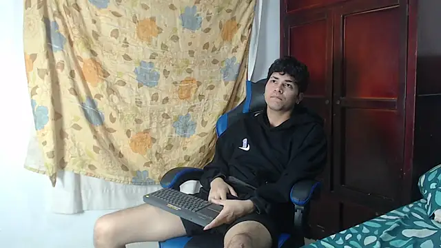 alice julls online show from May 24, 2026, 6:46 pm