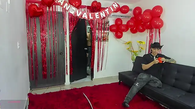 Snapshot of Playhardsex_ chatting on February 10, 2026, 10:58 pm Playhardsex online show from February 10, 2026, 10:58 pm