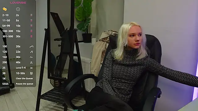 Snapshot of Laura_Chaplin chatting on January 17, 2026, 6:29 am Laura Chaplin online show from January 17, 2026, 6:29 am