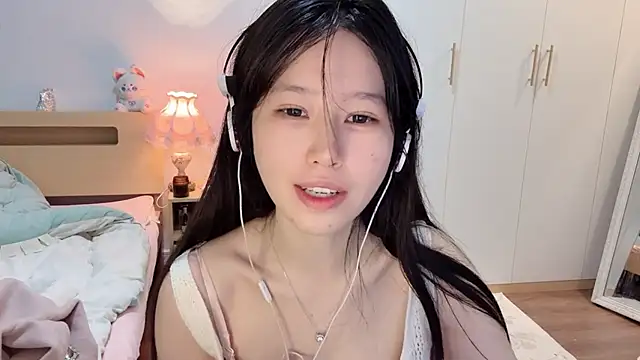 xixi gougou online show from November 6, 2025, 2:12 am