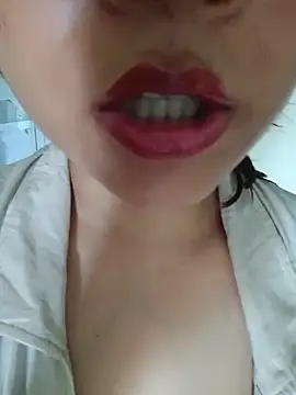 Snapshot of Hott_Muskan chatting on May 21, 2026, 10:44 am Hott Muskan online show from May 21, 2026, 10:44 am