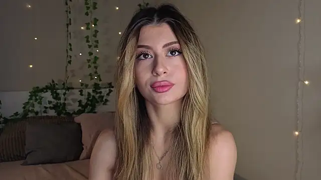 GeorginaHarn online show from November 2, 2025, 8:06 am