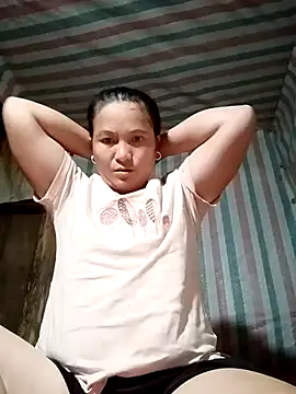 Love-Mama33 online show from November 5, 2025, 12:27 pm