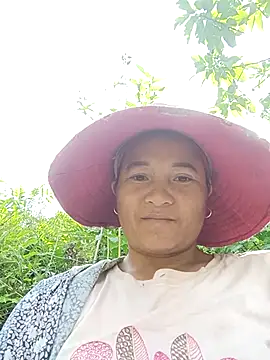 Love-Mama33 online show from November 7, 2025, 4:34 am