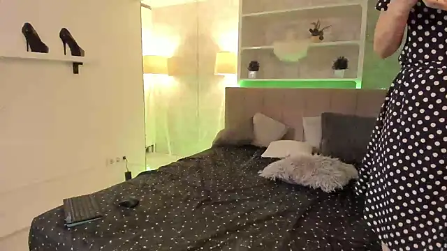 IsabelKiss online show from September 20, 2025, 5:52 am