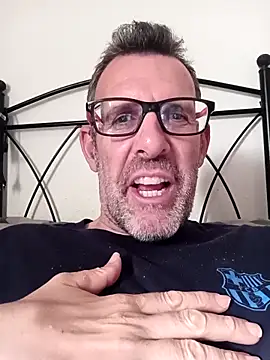 gigolobcn online show from April 17, 2026, 4:32 pm