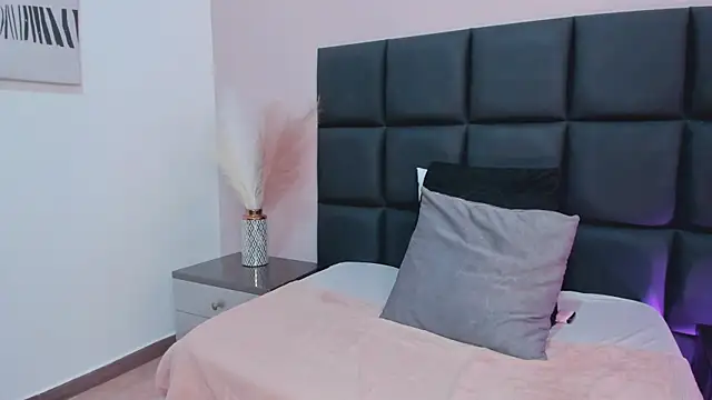 Snapshot of AelinDuvalier chatting on October 16, 2025, 6:53 pm AelinDuvalier online show from October 16, 2025, 6:53 pm