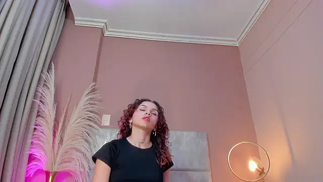 Snapshot of AelinDuvalier chatting on November 21, 2025, 6:39 pm AelinDuvalier online show from November 21, 2025, 6:39 pm