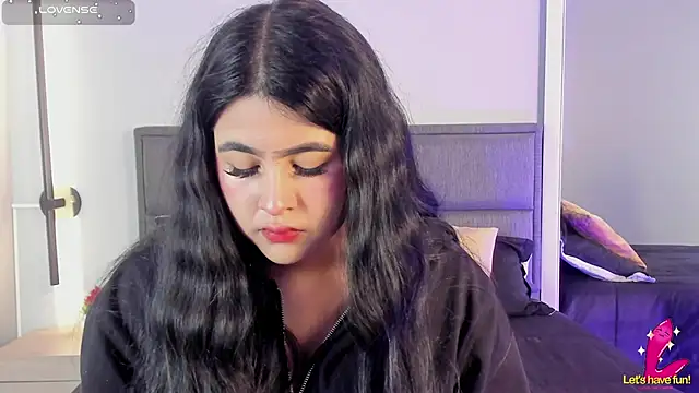 Emma  clark  online show from October 10, 2025, 12:15 pm