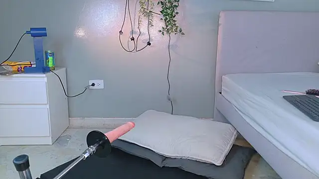 Snapshot of Nickifox__ chatting on January 13, 2026, 9:20 pm Nickifox online show from January 13, 2026, 9:20 pm