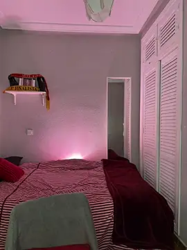 Snapshot of lacattiva chatting on February 14, 2026, 5:43 pm lacattiva online show from February 14, 2026, 5:43 pm