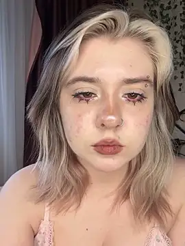 IrisSoCute online show from October 7, 2025, 10:01 am