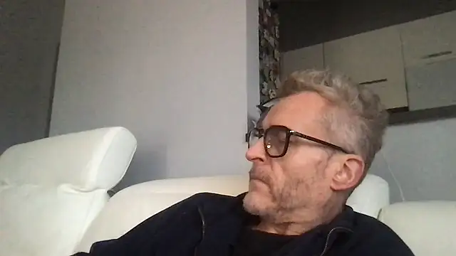 Snapshot of Axl_hot chatting on January 10, 2026, 2:19 pm Axl hot online show from January 10, 2026, 2:19 pm