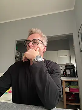 Snapshot of Axl_hot chatting on March 2, 2026, 8:32 am Axl hot online show from March 2, 2026, 8:32 am