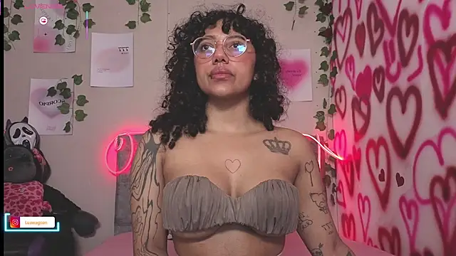 Snapshot of LuckySwagson chatting on November 14, 2025, 1:04 am LuckySwagson online show from November 14, 2025, 1:04 am