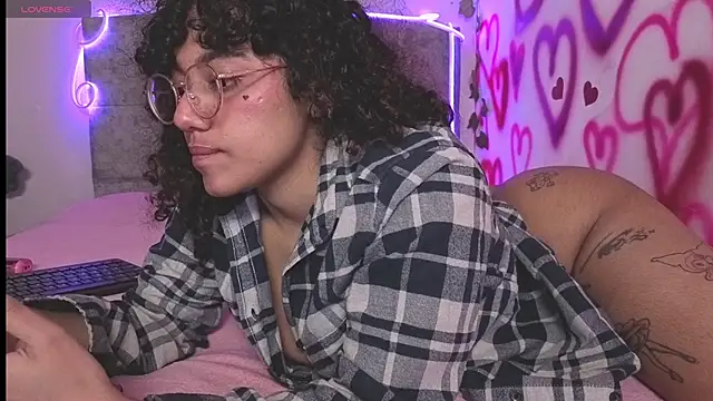 Snapshot of LuckySwagson chatting on November 16, 2025, 3:12 am LuckySwagson online show from November 16, 2025, 3:12 am