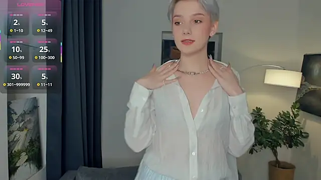 Snapshot of OdelynaAsp chatting on October 24, 2025, 12:12 pm OdelynaAsp online show from October 24, 2025, 12:12 pm