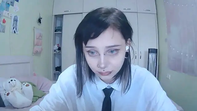 Snapshot of SineKiraReal chatting on October 8, 2025, 10:13 am SineKiraReal online show from October 8, 2025, 10:13 am