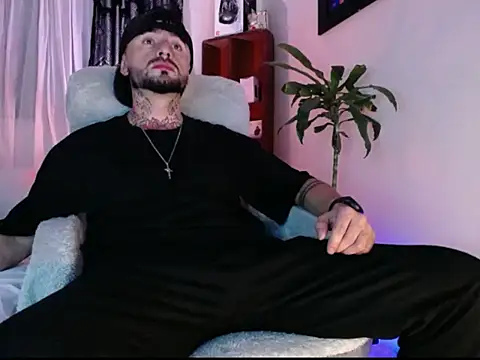 Snapshot of Edwardjonnes chatting on October 9, 2025, 1:25 am Edwardjonnes online show from October 9, 2025, 1:25 am