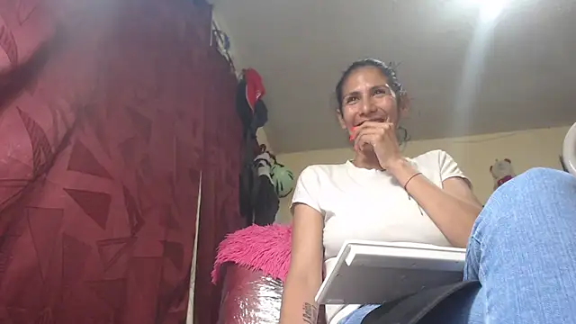 Snapshot of gattycahot chatting on October 1, 2025, 11:00 pm gattycahot online show from October 1, 2025, 11:00 pm