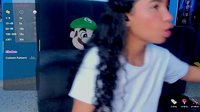 KhateAndersson online show from November 14, 2025, 7:01 pm