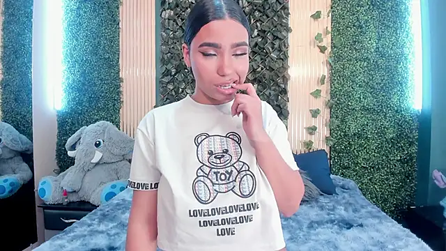 Snapshot of KhateAndersson chatting on December 22, 2025, 8:50 pm KhateAndersson online show from December 22, 2025, 8:50 pm