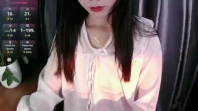 Mai aug online show from November 14, 2025, 3:44 pm