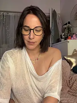 MarahWdsn online show from July 3, 2026, 4:13 pm