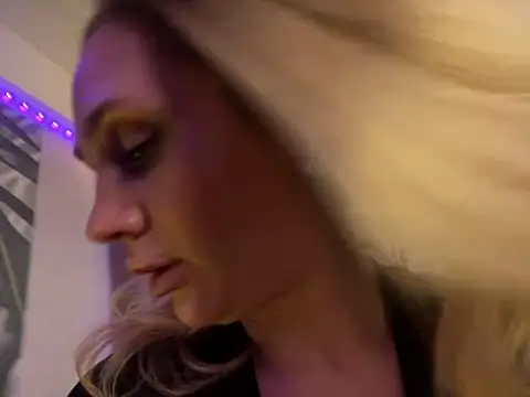 Affectionate lady online show from December 13, 2025, 10:48 pm