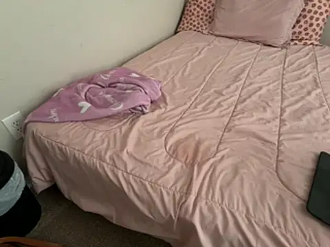 MissElizabethXoXo online show from June 8, 2026, 11:38 pm