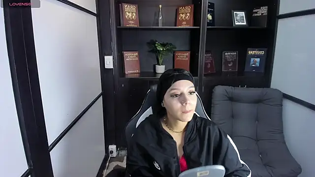 Snapshot of IvonnePrince_ chatting on October 7, 2025, 1:19 pm IvonnePrince online show from October 7, 2025, 1:19 pm