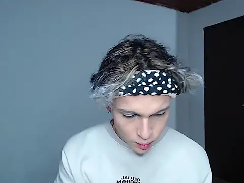 Snapshot of john_vichenso chatting on October 30, 2025, 10:32 pm john vichenso online show from October 30, 2025, 10:32 pm